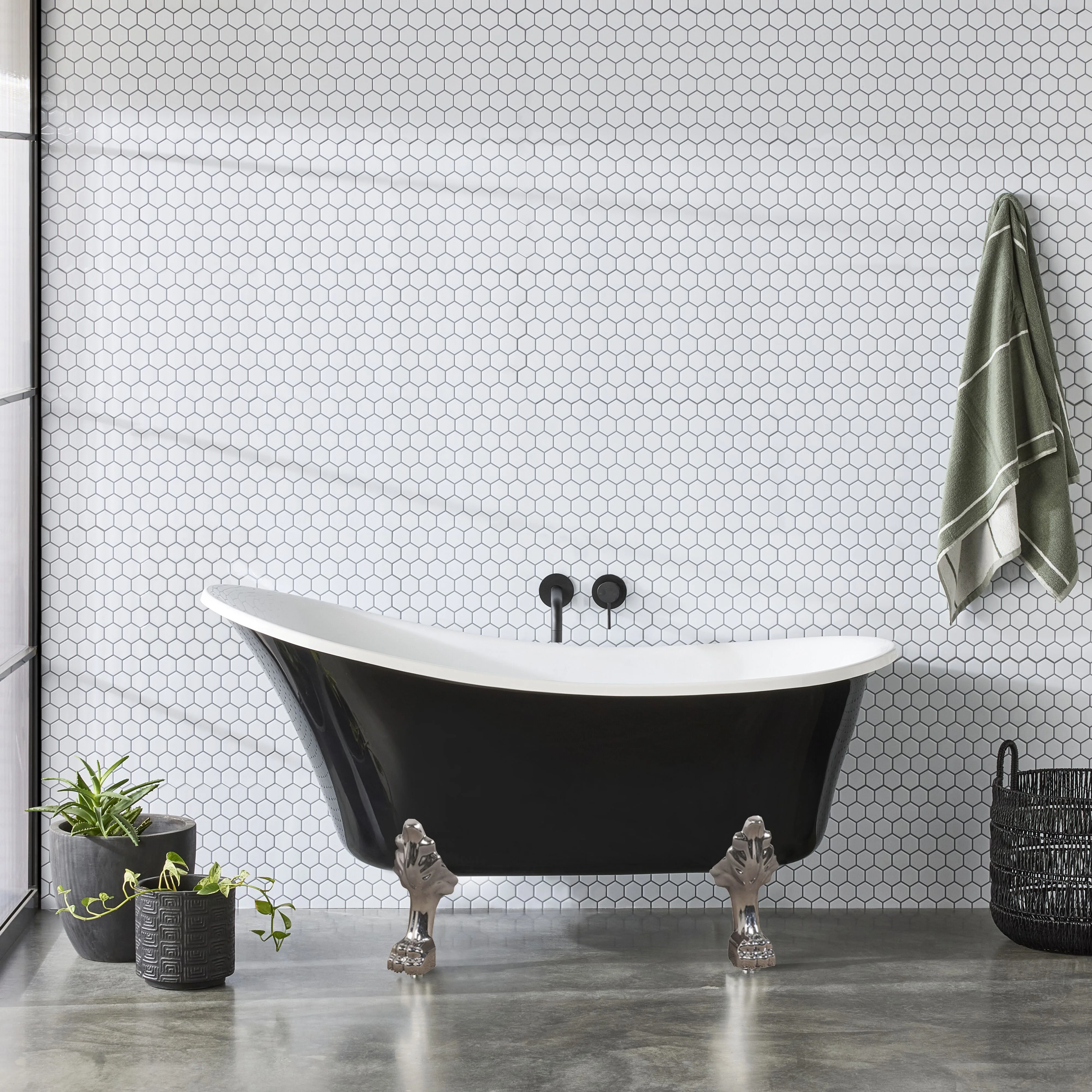 Alto Black Bath 1520mm with Chrome Feet Package