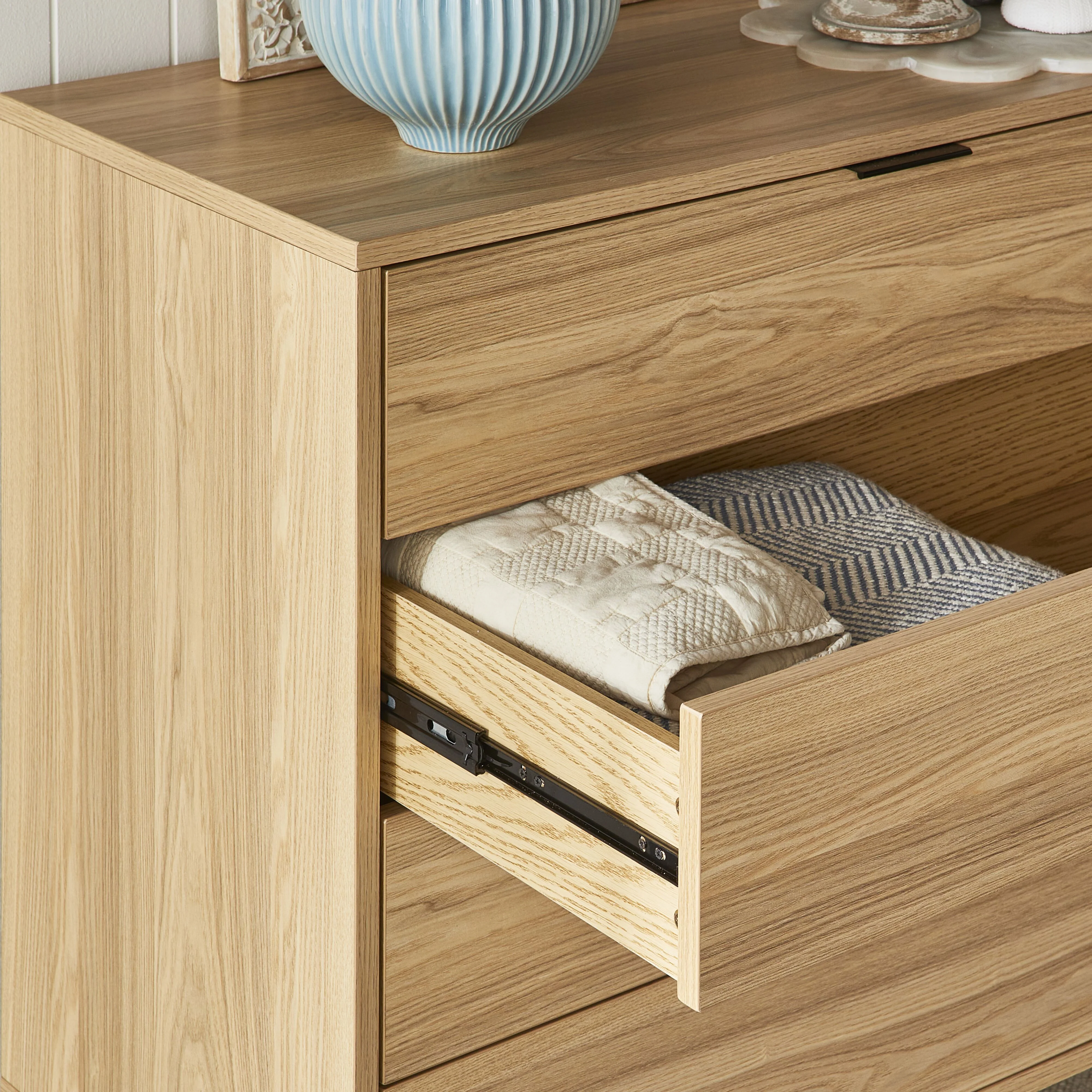 167-max-4-drawer-chest-12.webp Max 4 Drawer Chest