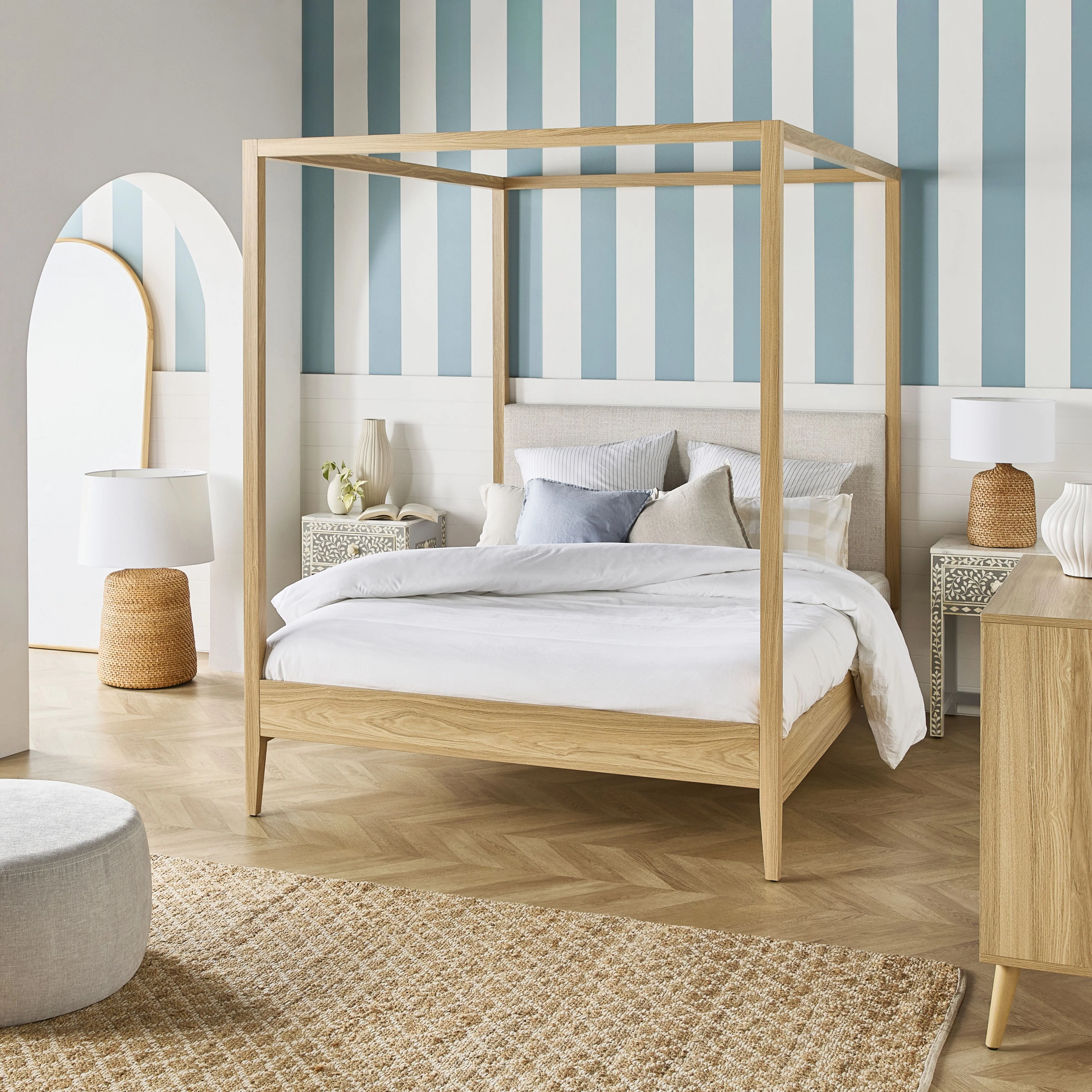 1752-kenzy-4-poster-queen-bed-13.webp Kenzy 4 Poster Queen Bed