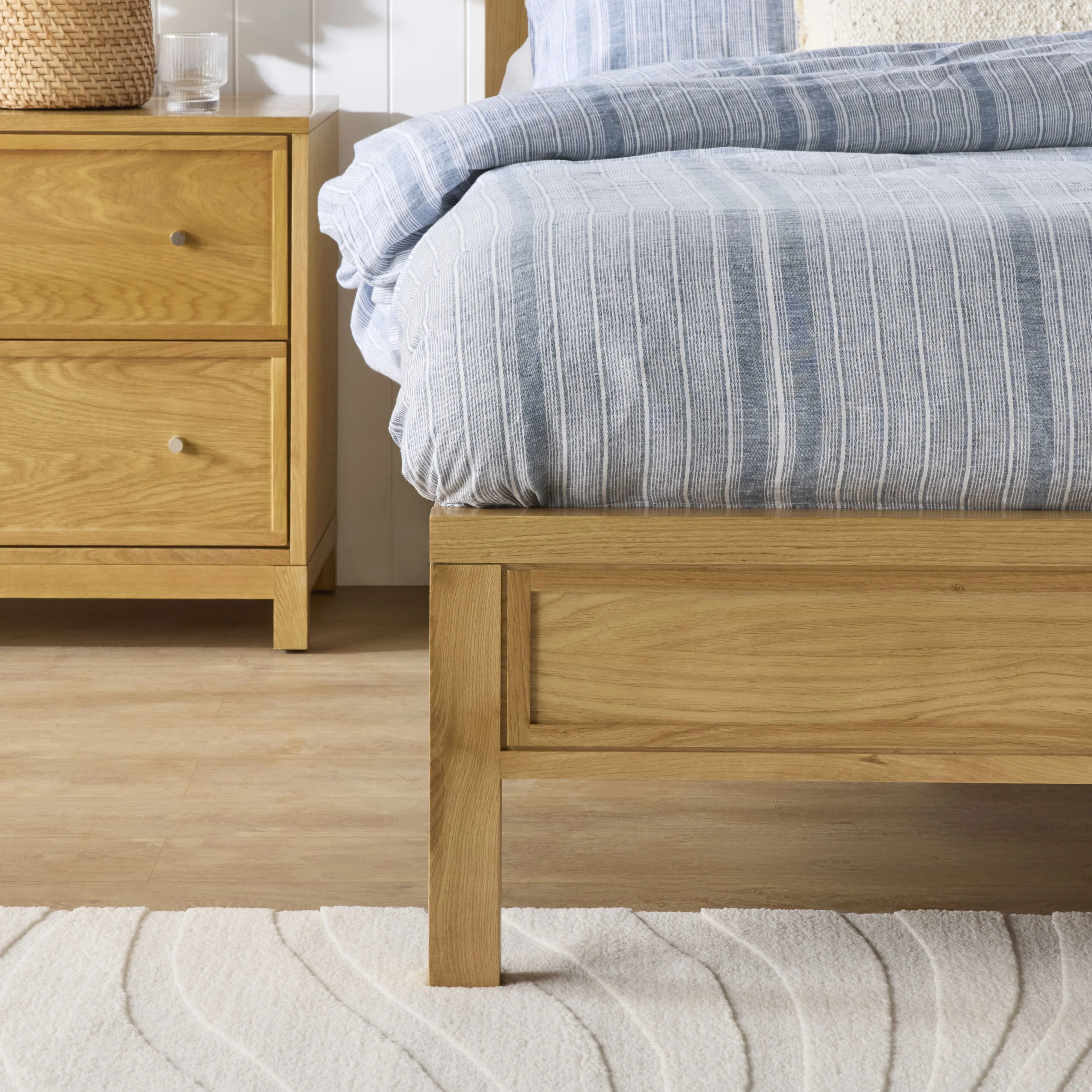 1776-avalon-queen-bed-light-oak-12.webp Avalon Queen Bed Light Oak