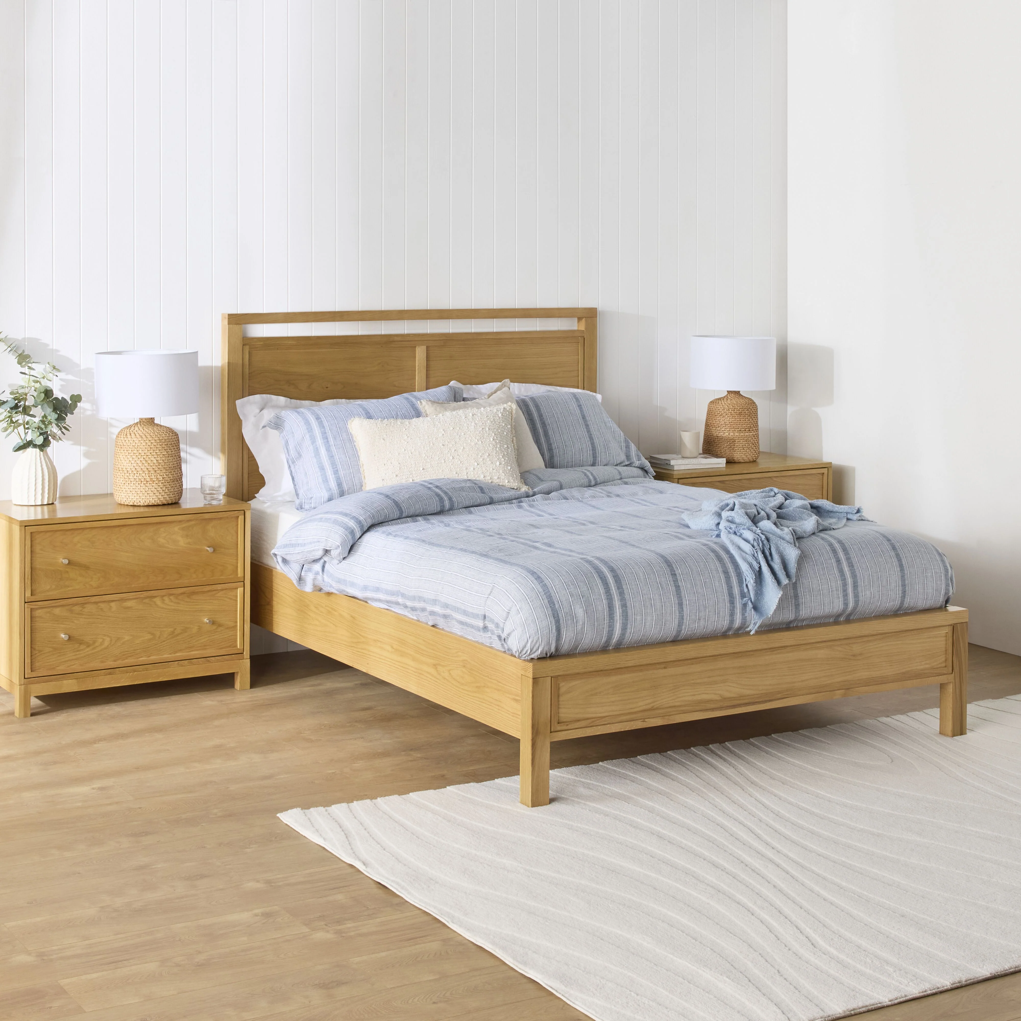1776-avalon-queen-bed-light-oak-9.webp Avalon Queen Bed Light Oak
