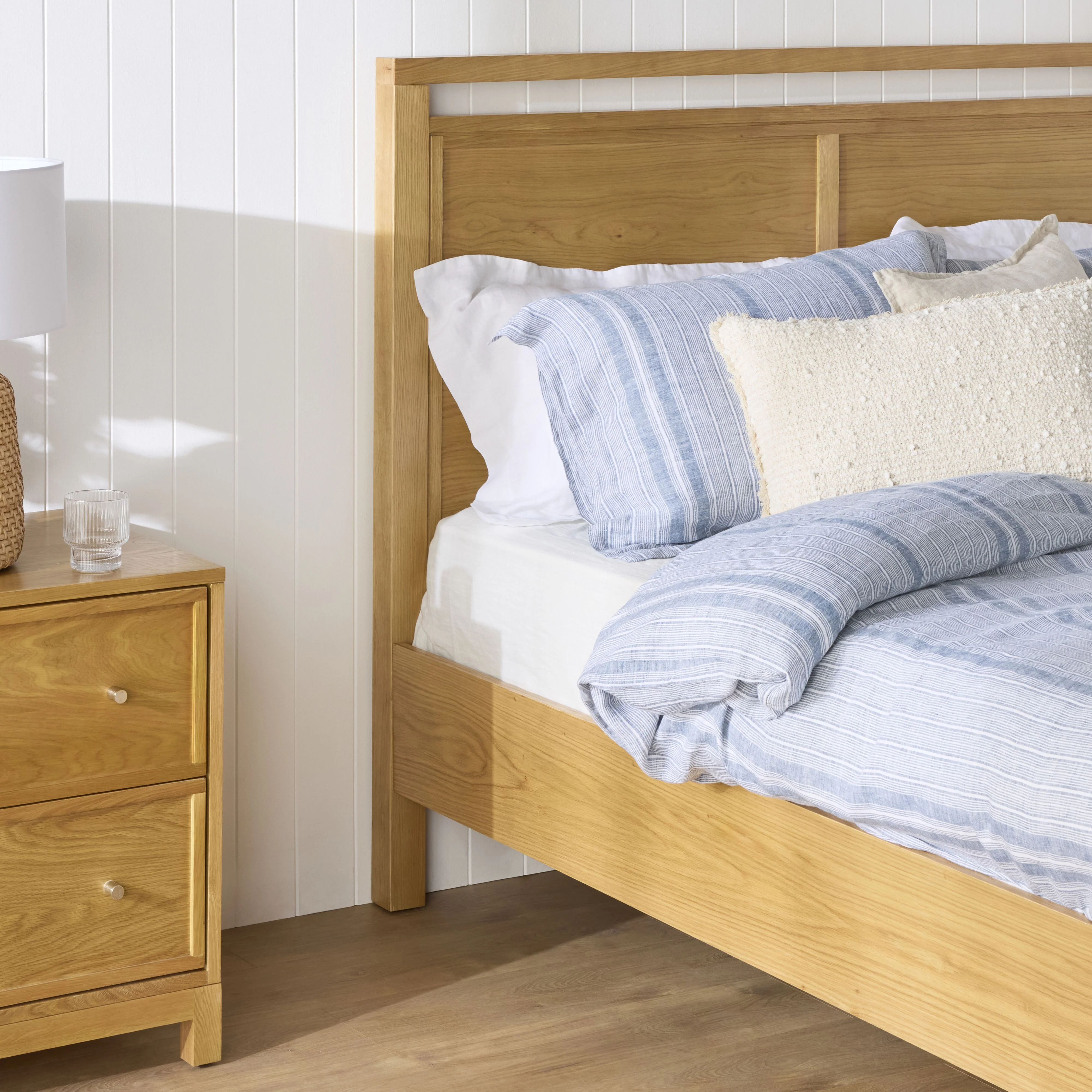 1789-avalon-king-bed-light-oak-10.webp Avalon King Bed Light Oak