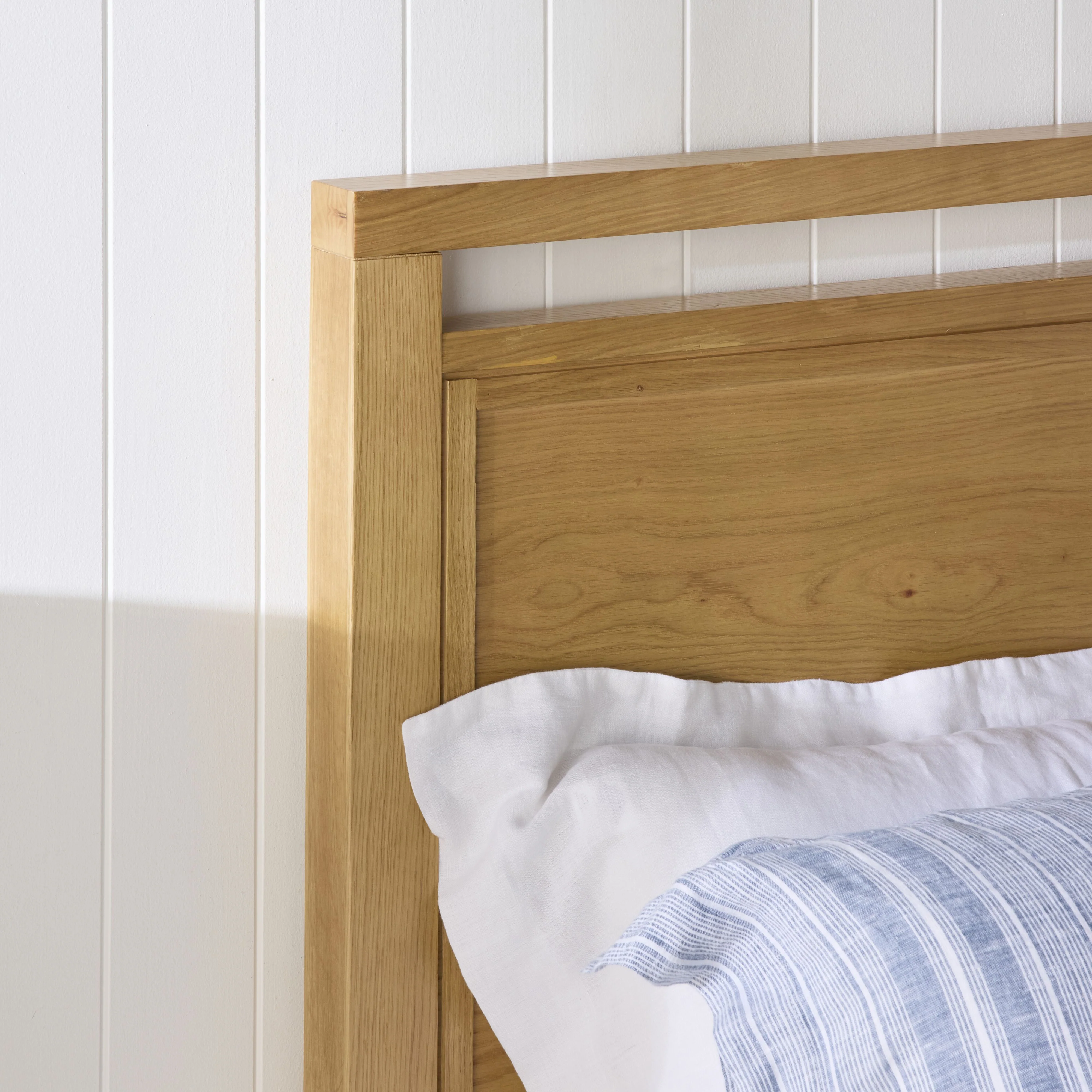 1789-avalon-king-bed-light-oak-11.webp Avalon King Bed Light Oak