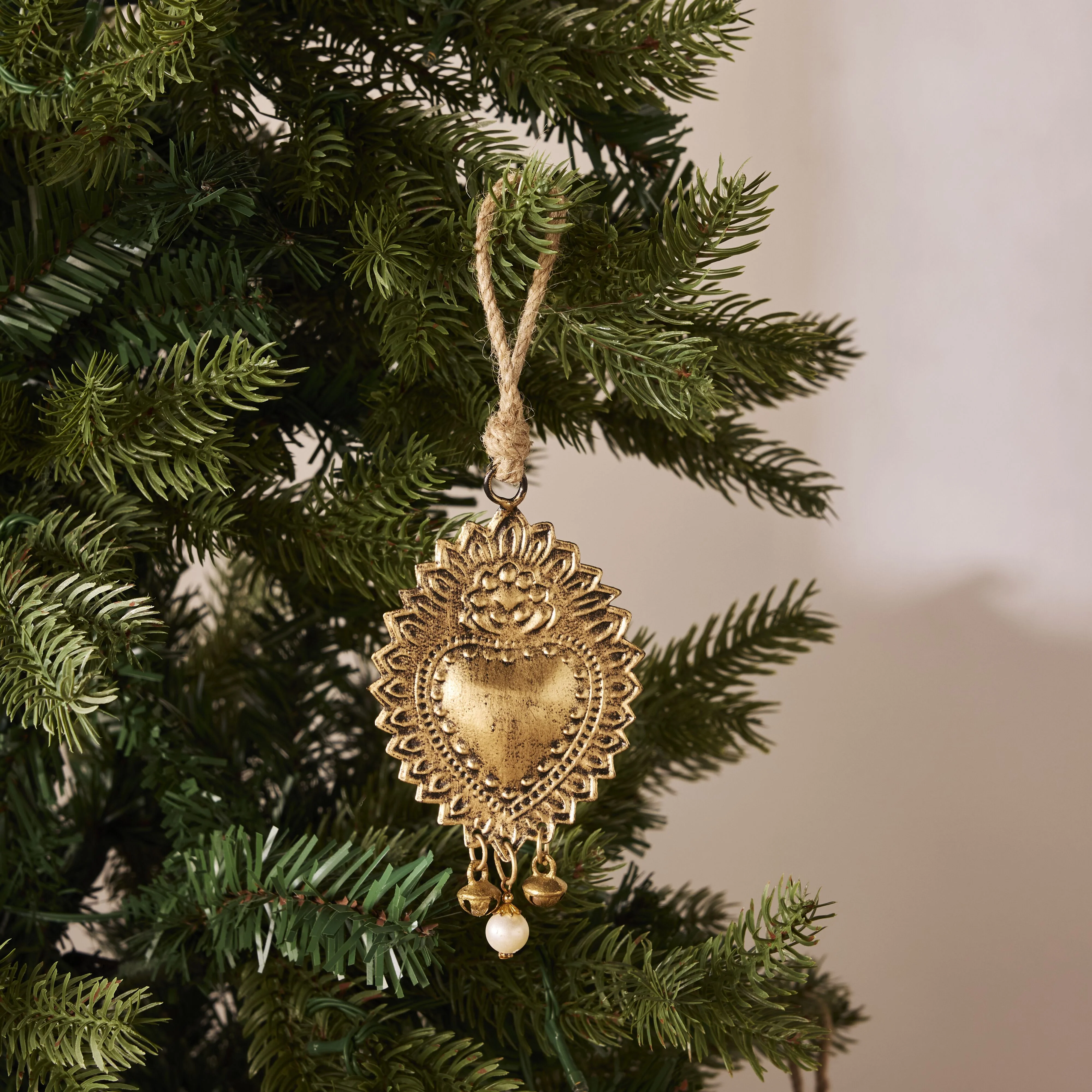 229-heirloom-pearl-heart-christmas-ornament-3.webp Heirloom Pearl Heart Christmas Ornament