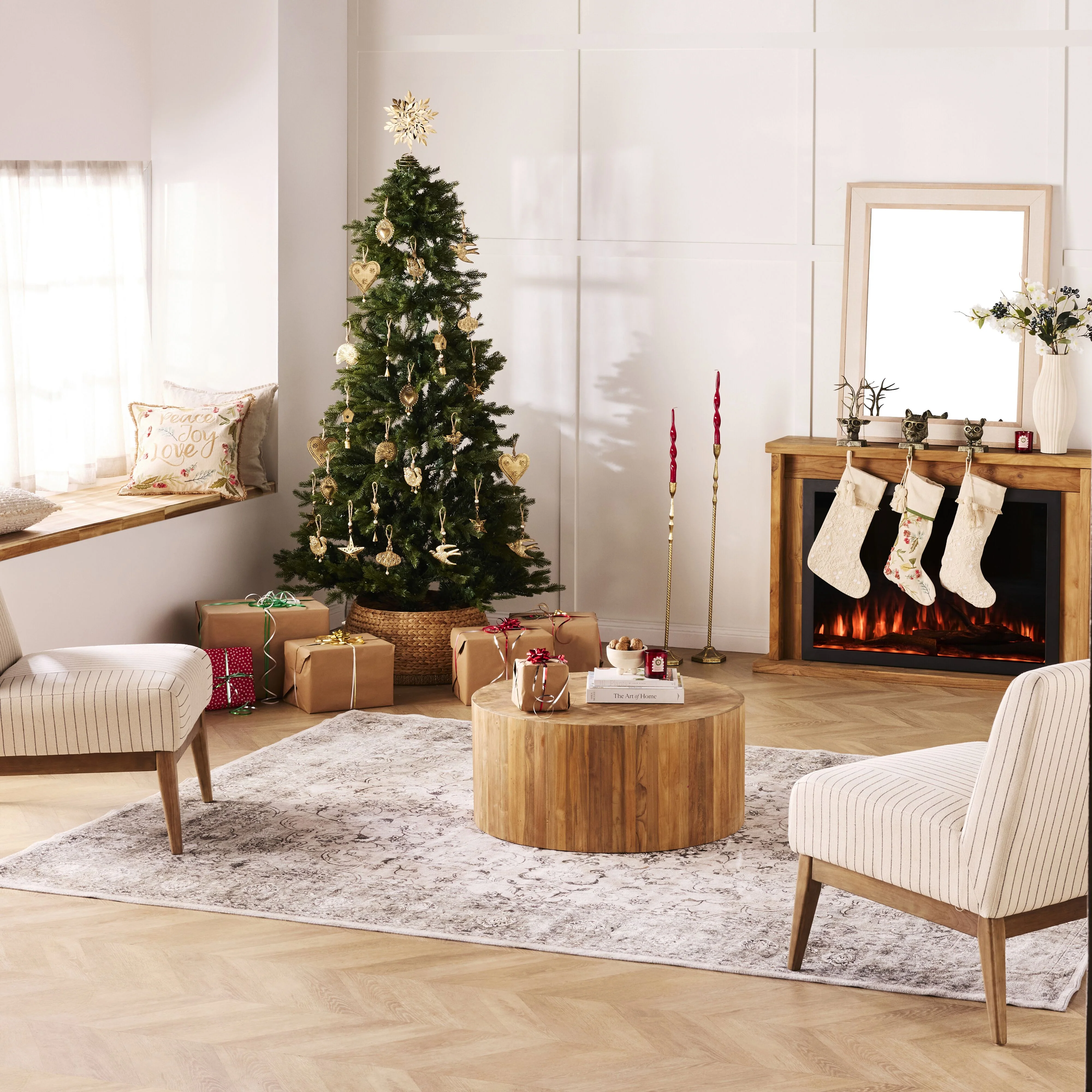 230-celeste-woven-border-christmas-tree-skirt-10.webp Celeste Woven Border Christmas Tree Skirt