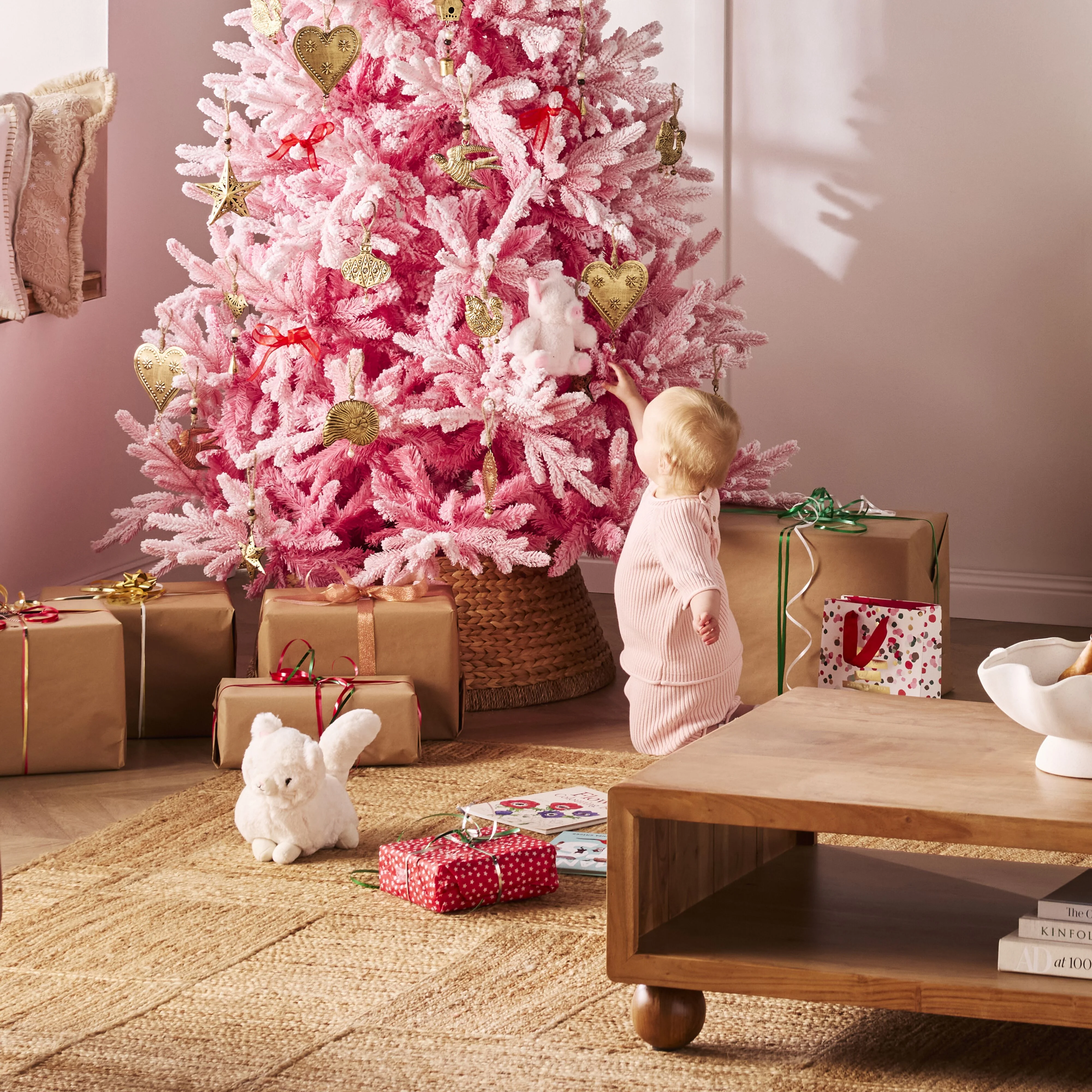 230-celeste-woven-border-christmas-tree-skirt-8.webp Celeste Woven Border Christmas Tree Skirt