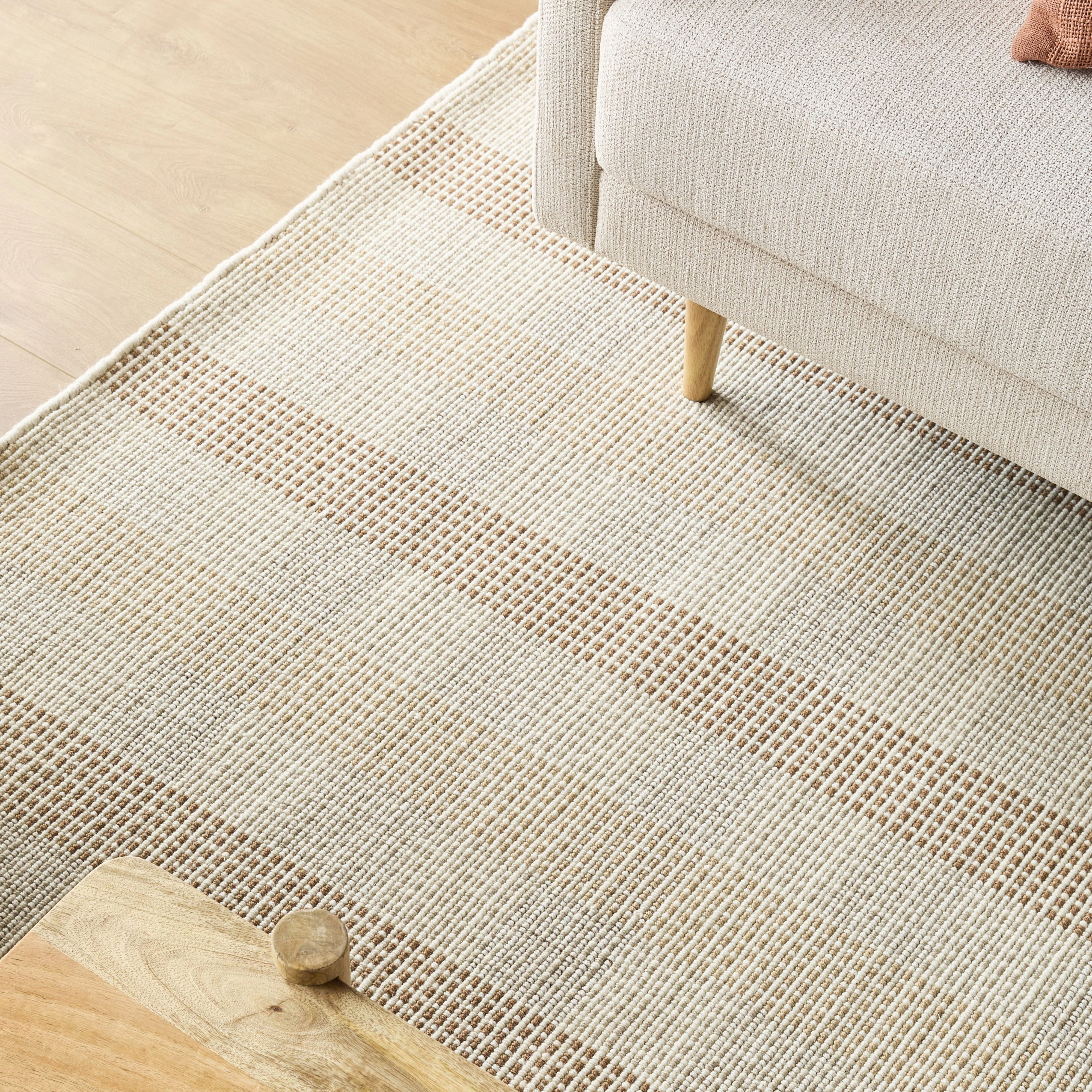 2362-manning-grid-handloom-nz-wool-rug-240x300cm-4.webp Manning Grid Handloom NZ Wool Rug 240x300cm