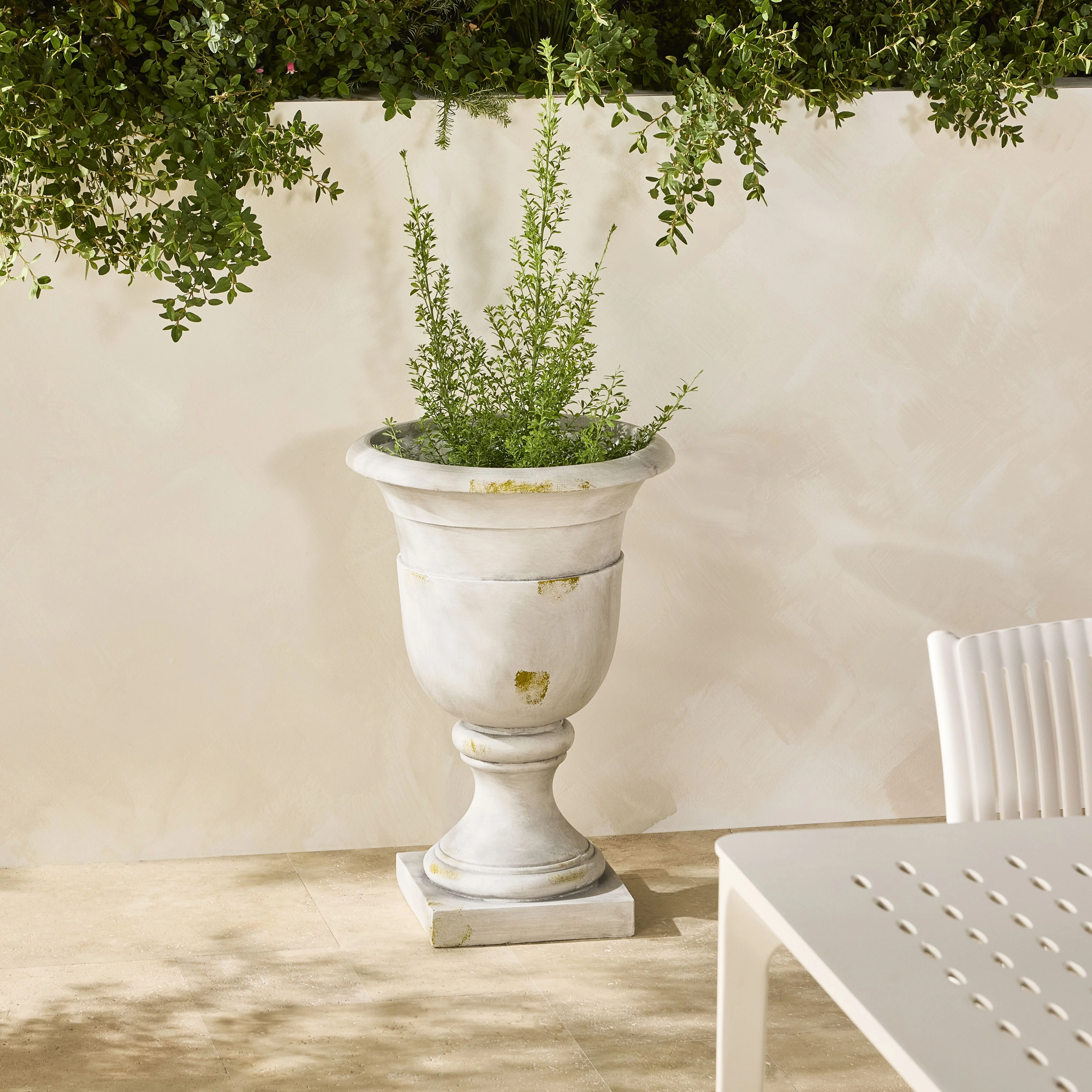 2771-noir-urn-concrete-41-5x41-5x61cm-5.webp Noir Urn Concrete 41.5x41.5x61cm