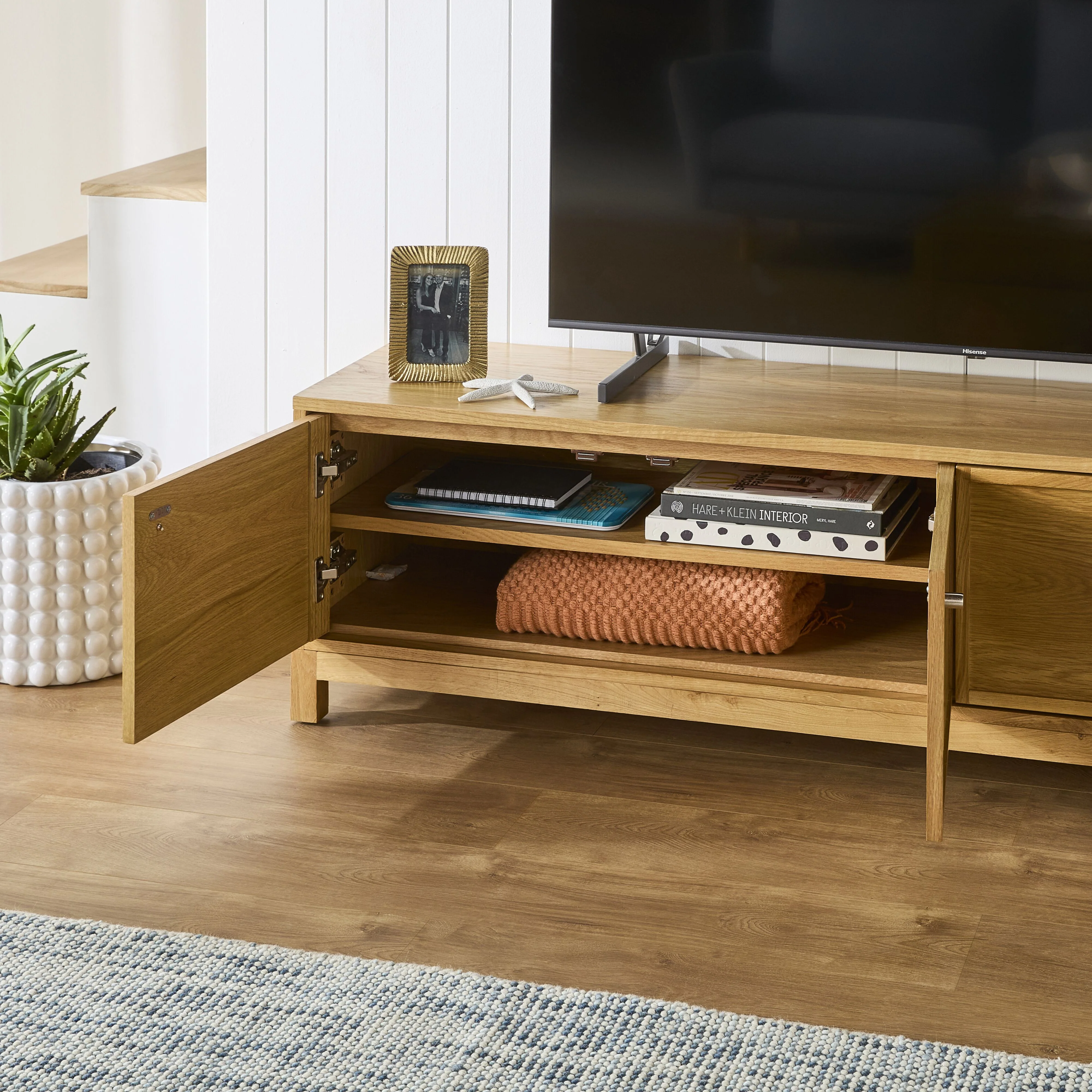 3082-avalon-4-door-entertainment-unit-light-oak-11.webp Avalon 4 Door Entertainment Unit Light Oak