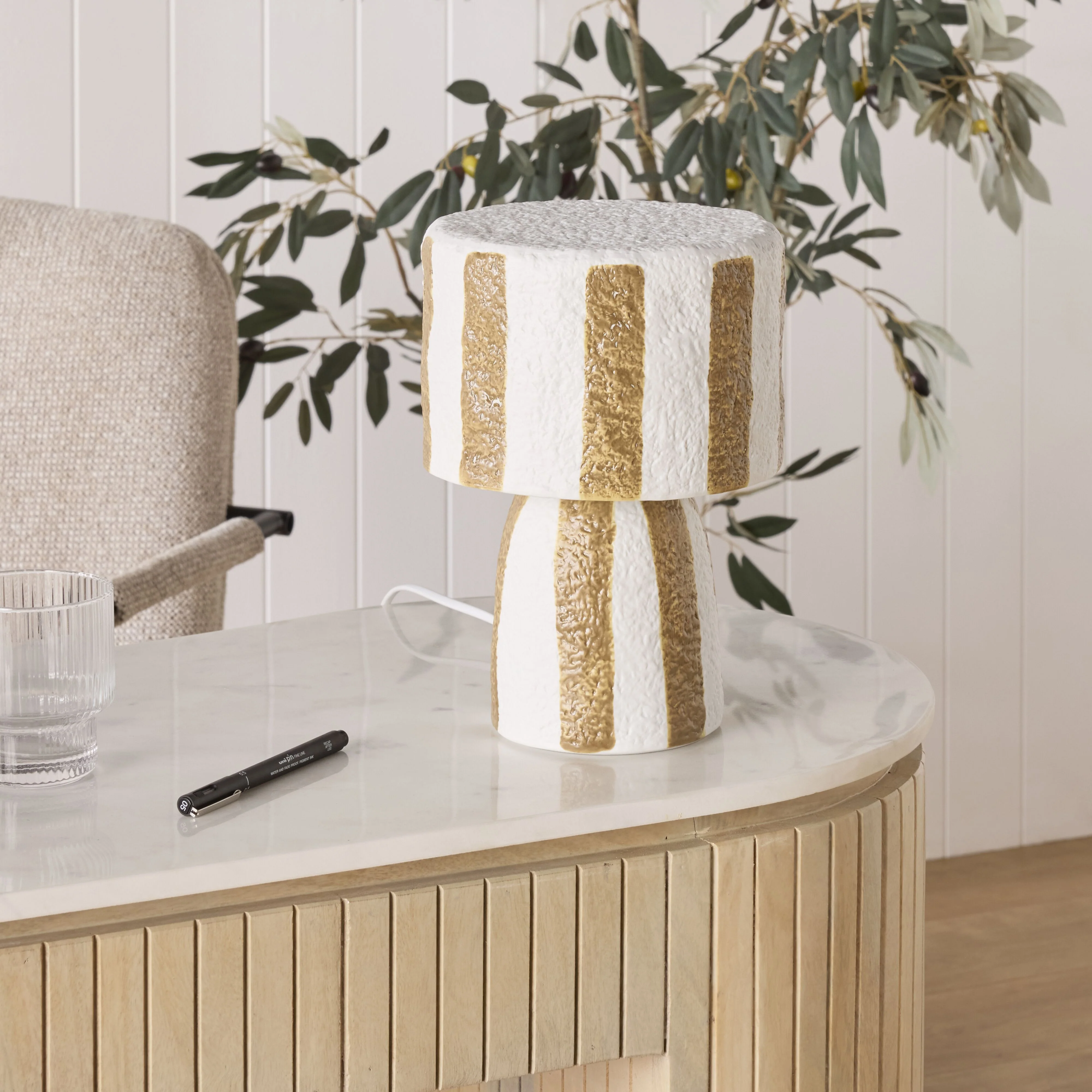 433-leo-table-lamp-latte-26cm-5.webp Leo Table Lamp Latte 26cm