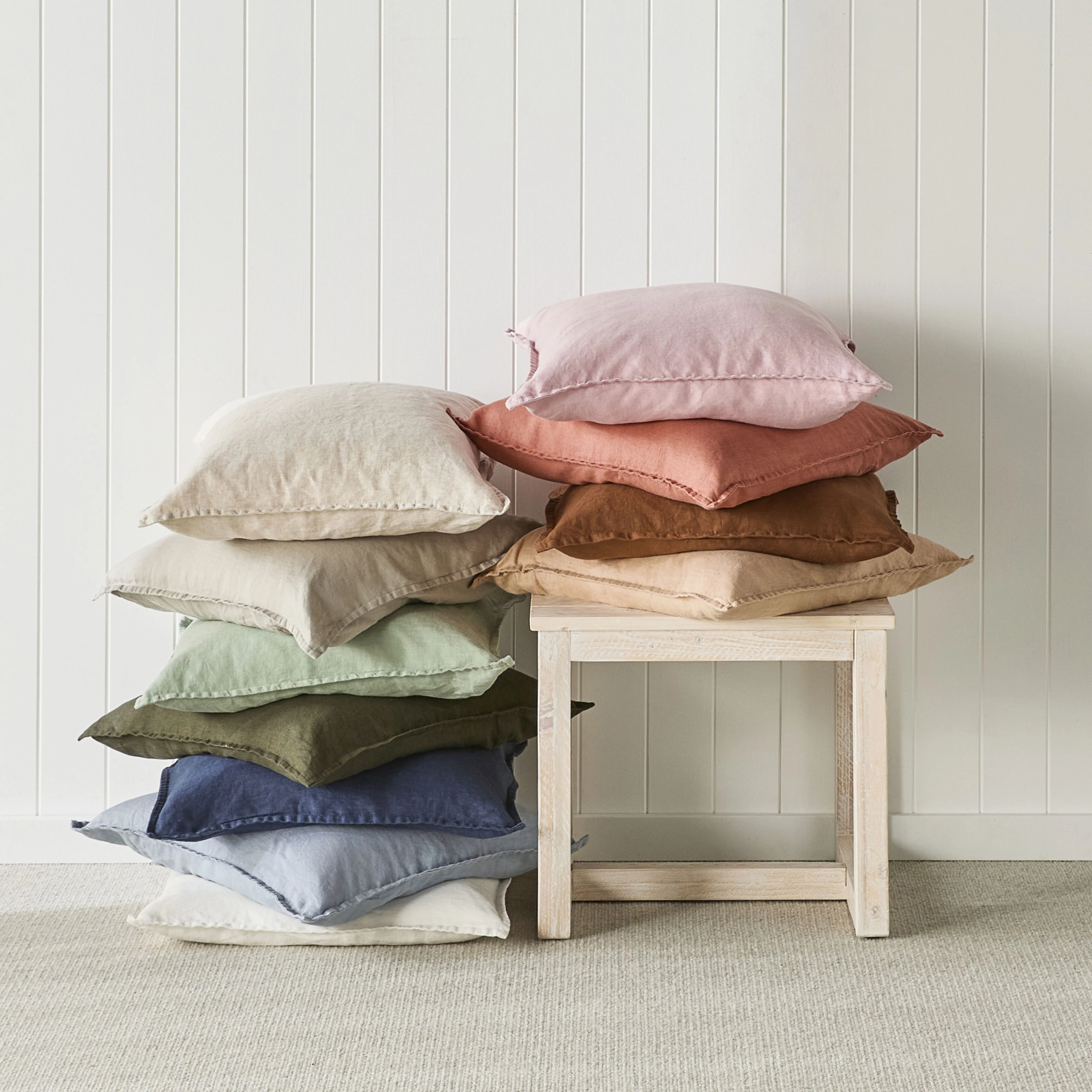 640-hamptons-french-linen-cushion-chocolate-50x50cm-5.webp Hamptons French Linen Cushion Chocolate 50x50cm