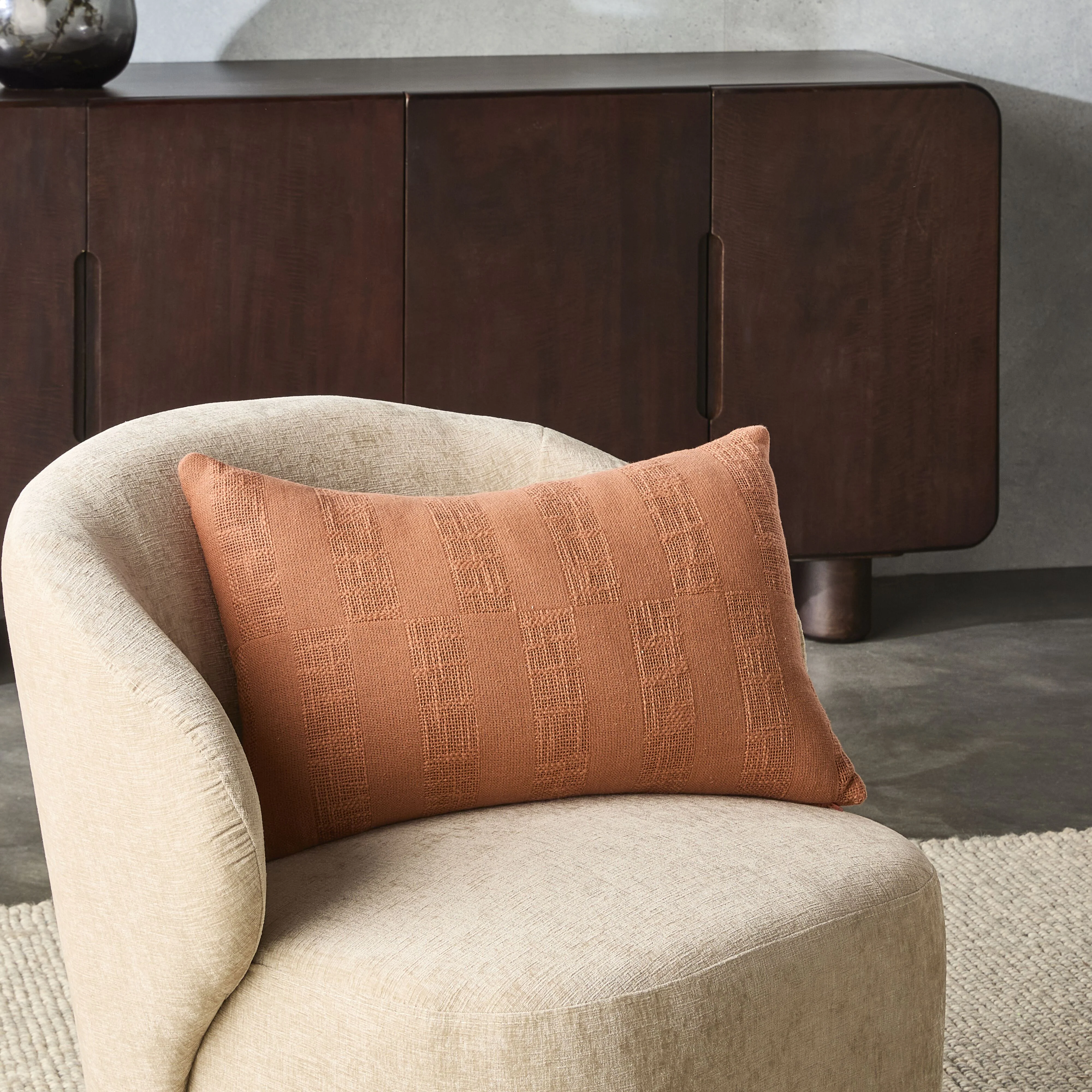 654-gene-jacquard-cushion-bottle-terracotta-40x60cm-3.webp Gene Jacquard Cushion Bottle Terracotta 40x60cm