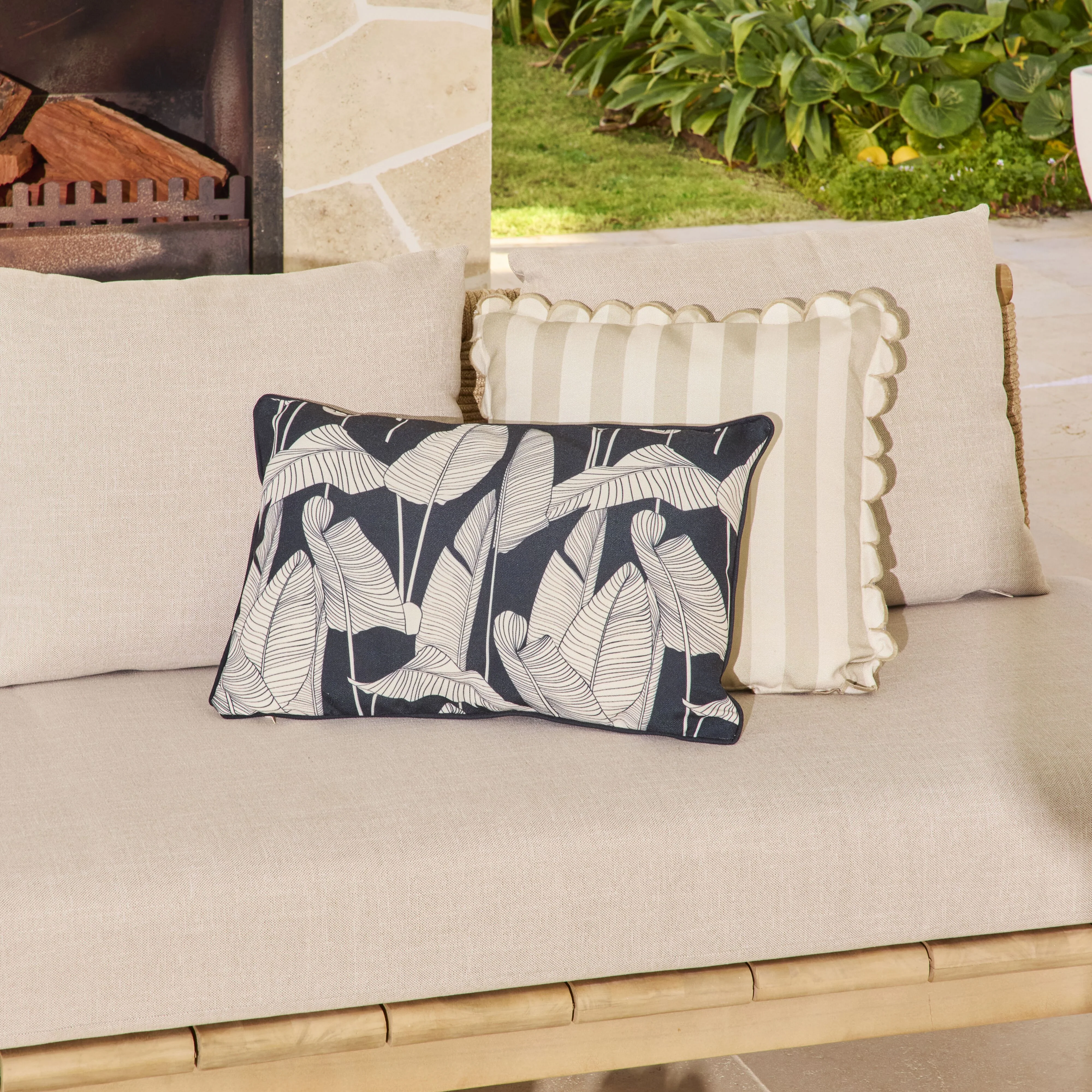 868-aruba-night-leaf-outdoor-cushion-35x55cm-7.webp Aruba Night Leaf Outdoor Cushion 35x55cm